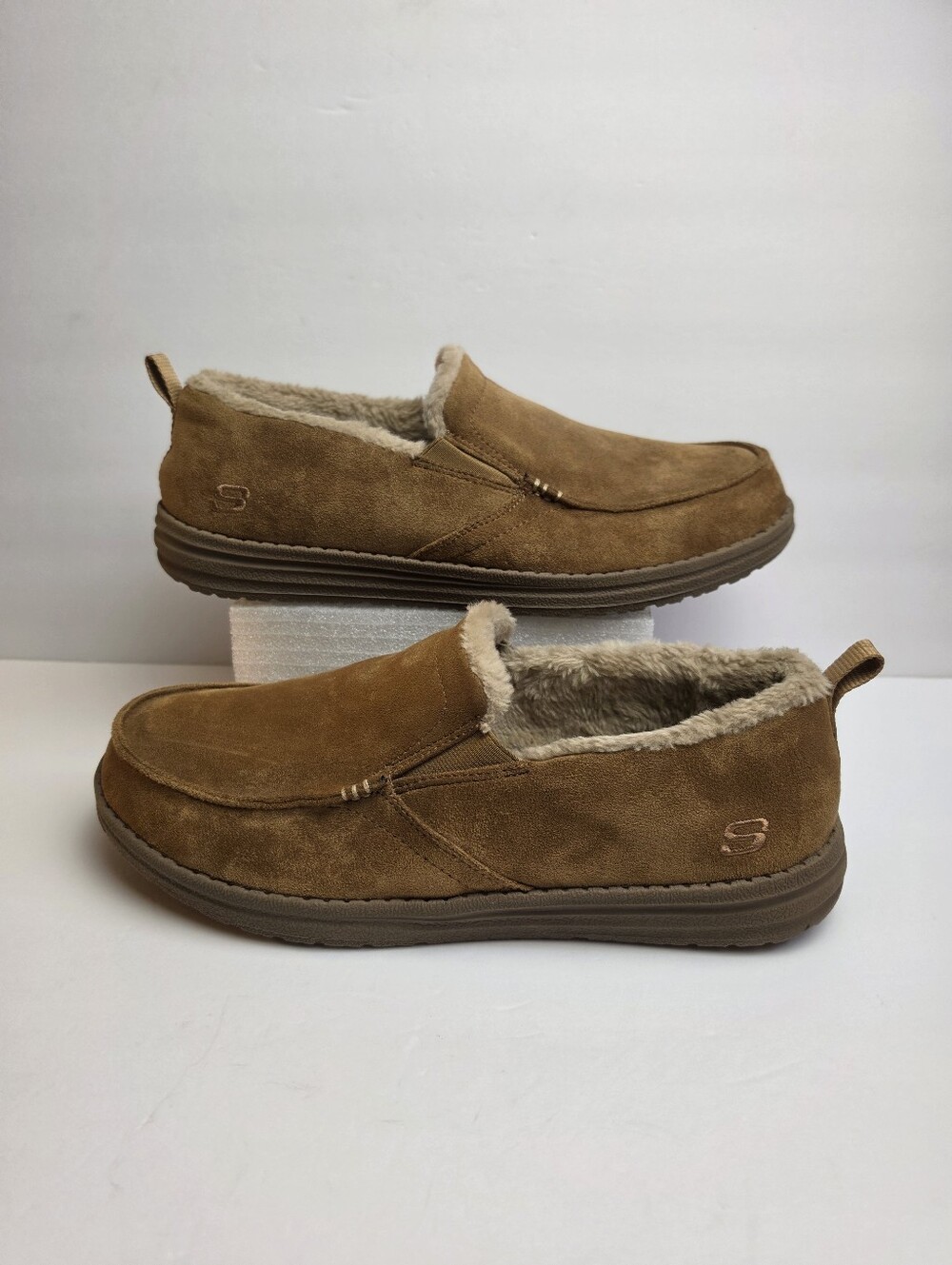 Skechers Melson Men's Slippers Suede Faux Fur Luxe Foam Tan ~ Size 11